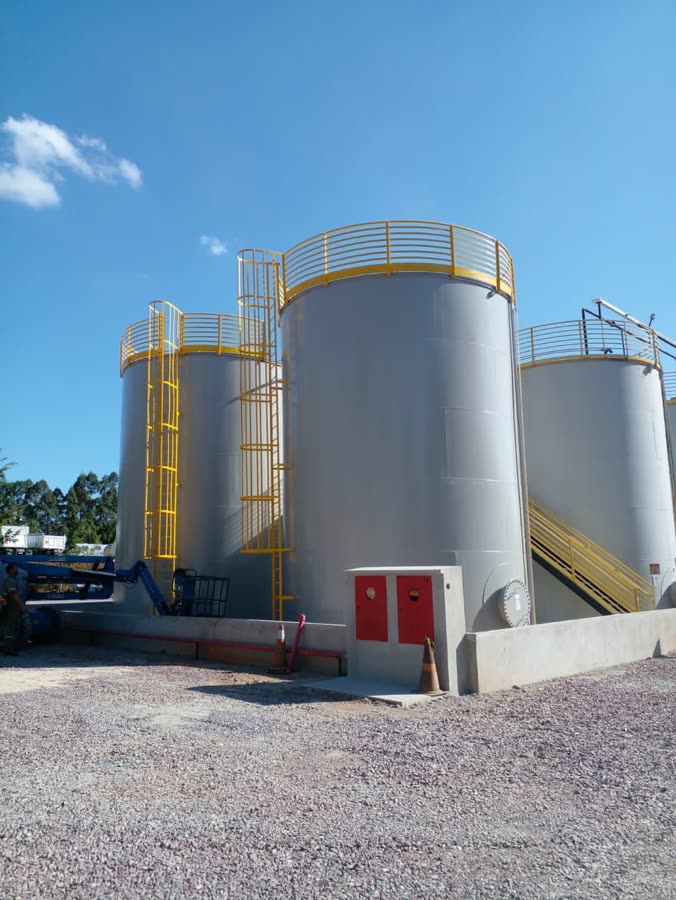Montagem de tanque de 100 metros cúbicos
