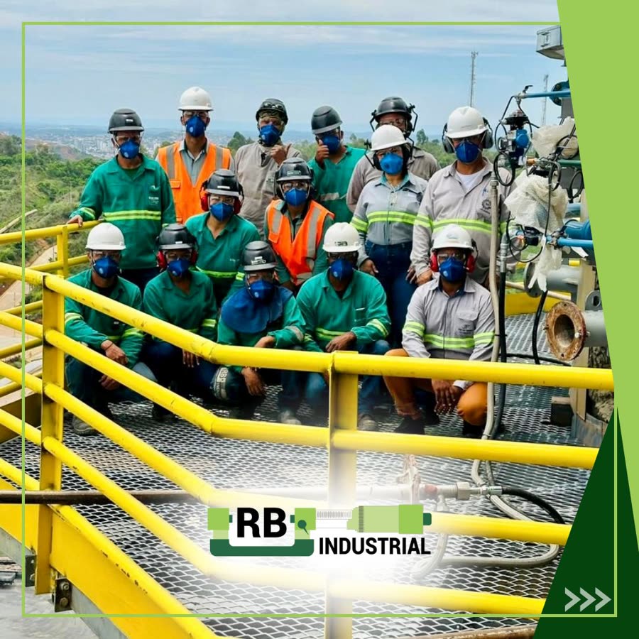Montagem de plataforma suspensa a 80 metros de altura