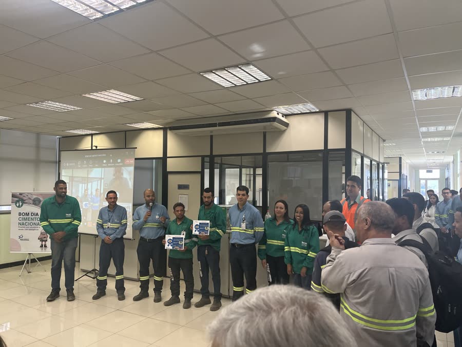 Reconhecimento de segurança do trabalho recebido pela RB Industrial