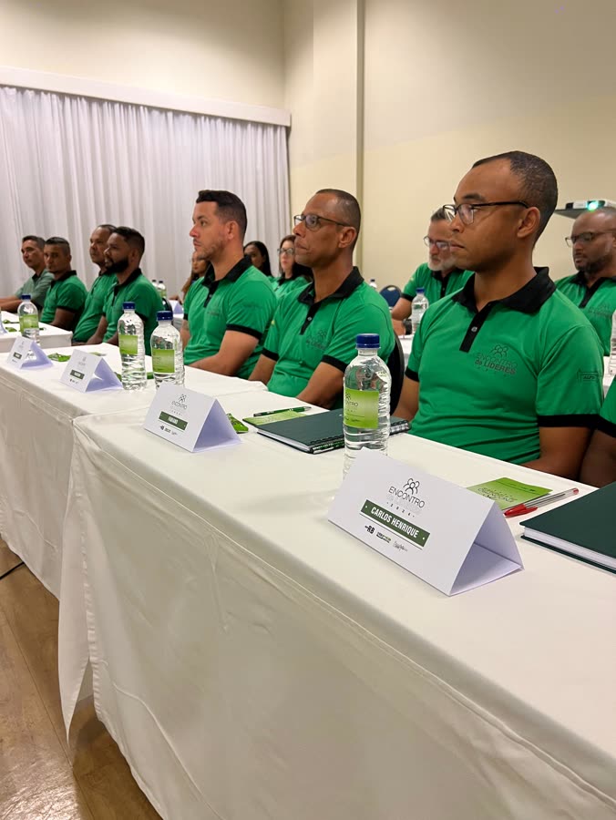 Equipe de liderança da RB Industrial em treinamento